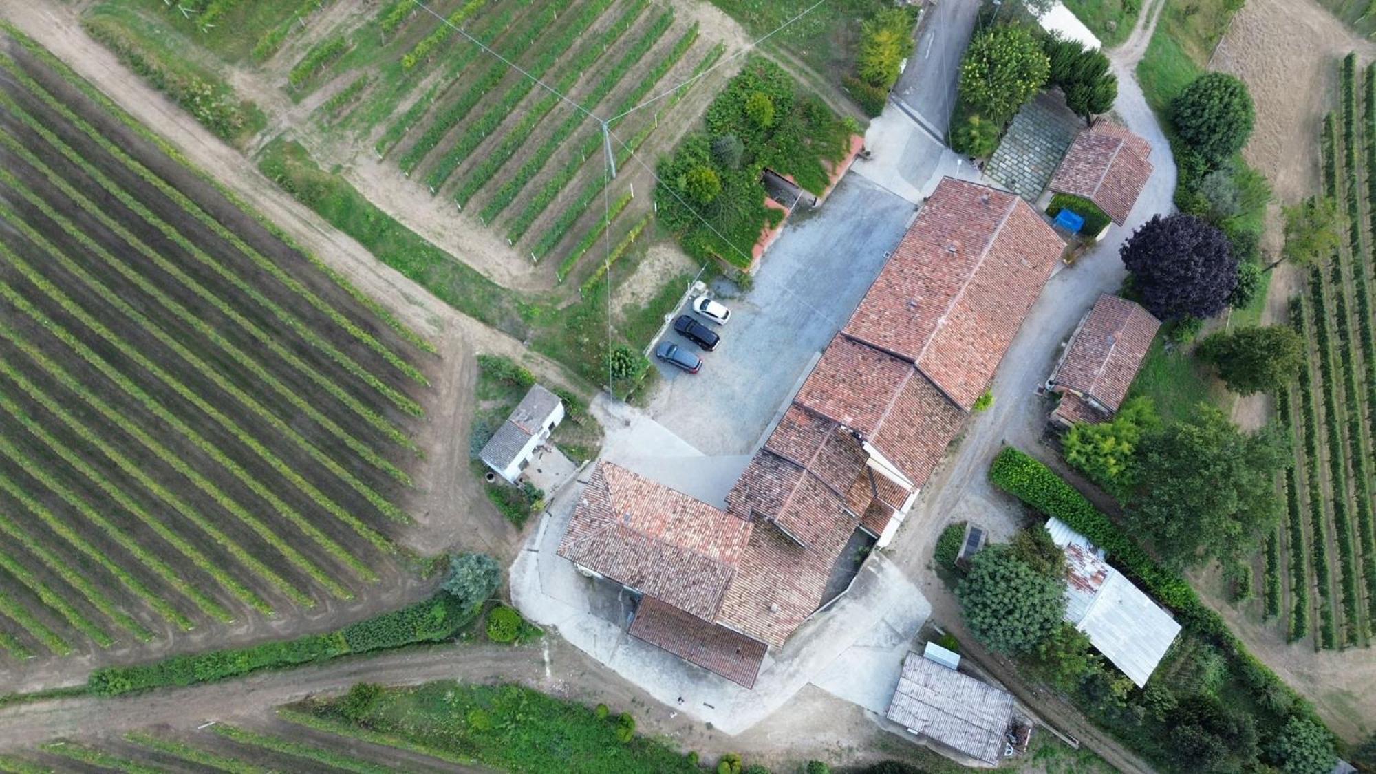 Ca Trifolera Barbaresco - Romantico Cascinale Con Antica Cantina Nel Cuore Delle Langhe - Degustazione Vini Nella Nostra Cantina Exterior foto